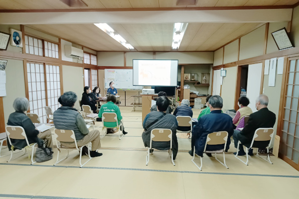 相談を受ける医療従事者の写真